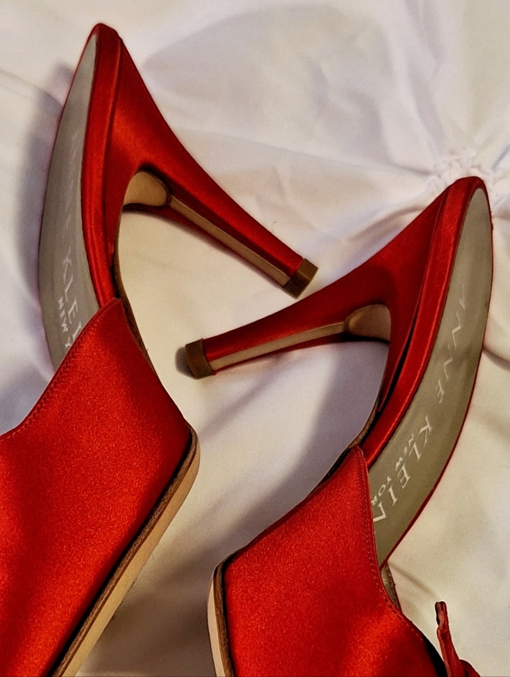 RED SATIN MULE - Picture 12 of 12